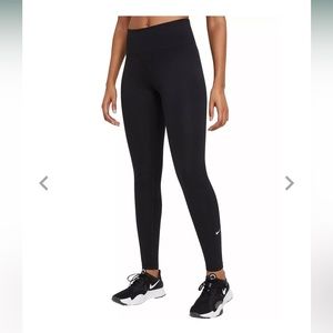 NWT! Black Nike One Tight Fit Legging in Size S